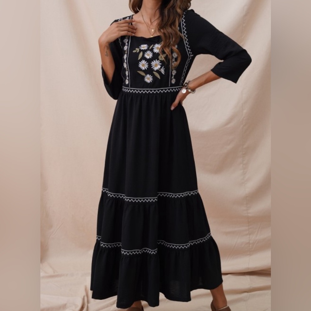 Embroidery 3/4 Length Sleeve Square Neck Maxi Dress
